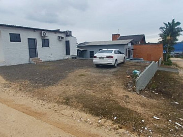 Terreno com sala comercial